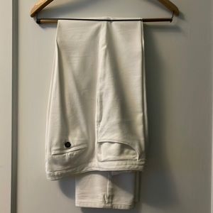 Adrienne Vittadini shell color suit size 4